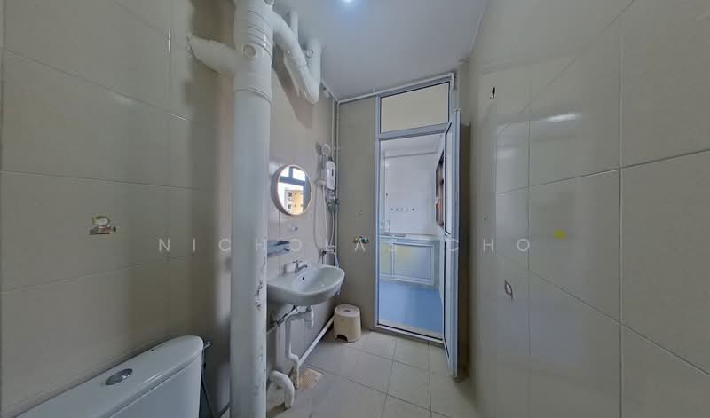 829 Yishun Street 81, 829 Yishun Street 81, 2 Bedrooms, 785 sqft, HDB Flat For Sale, by Nicholas Cho, 500123165 - Bathroom - PropertyGuru.com.sg