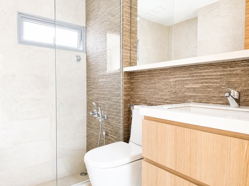 Woodhaven, 77 Woodgrove Avenue, 3 Bedrooms, 1,119 sqft, Condominium For Sale, by Lim Sheng Loo, 500123181 - Bathroom - PropertyGuru.com.sg