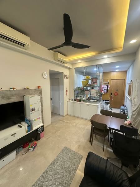 Kingsford Hillview Peak, 105 Hillview Rise, 2 Bedrooms, 850 sqft, Condominium For Sale, by Jolyn Lim, 500123185 - Living Room - PropertyGuru.com.sg