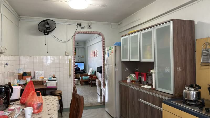 332 Ang Mo Kio Avenue 1, 332 Ang Mo Kio Avenue 1, 2 Bedrooms, 732 sqft, HDB Flat For Sale, by Michelle Shah 蔡美华, 500123188 - Kitchen - PropertyGuru.com.sg