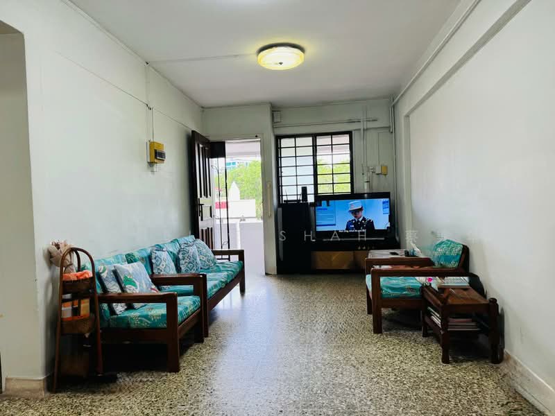 332 Ang Mo Kio Avenue 1, 332 Ang Mo Kio Avenue 1, 2 Bedrooms, 732 sqft, HDB Flat For Sale, by Michelle Shah 蔡美华, 500123188 - Living Room - PropertyGuru.com.sg