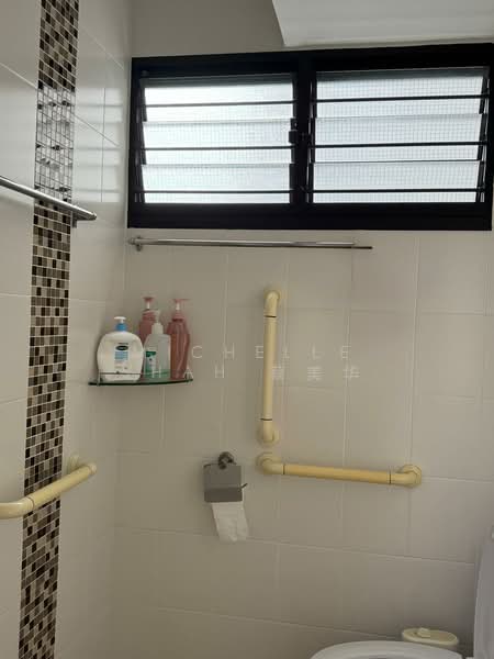 332 Ang Mo Kio Avenue 1, 332 Ang Mo Kio Avenue 1, 2 Bedrooms, 732 sqft, HDB Flat For Sale, by Michelle Shah 蔡美华, 500123188 - Bathroom - PropertyGuru.com.sg