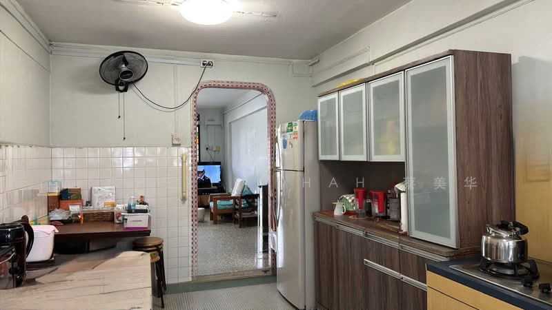 332 Ang Mo Kio Avenue 1, 332 Ang Mo Kio Avenue 1, 2 Bedrooms, 732 sqft, HDB Flat For Sale, by Michelle Shah 蔡美华, 500123188 - Kitchen - PropertyGuru.com.sg