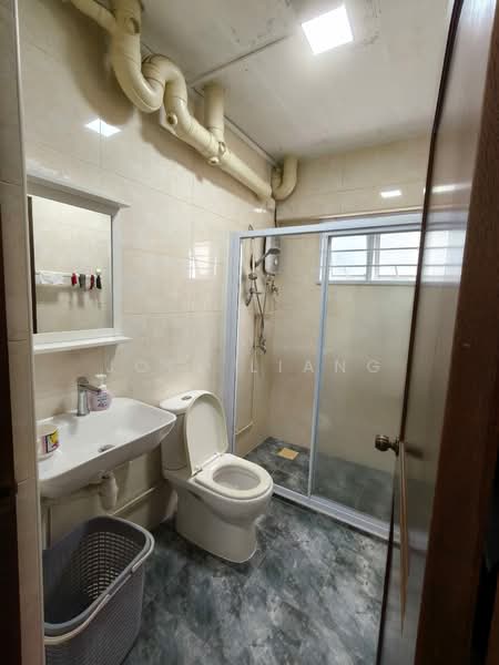 155 Lorong 1 Toa Payoh, 155 Lorong 1 Toa Payoh, 3 Bedrooms, 1,087 sqft, HDB Flat For Sale, by Joel Liang, 500123189 - Bathroom - PropertyGuru.com.sg