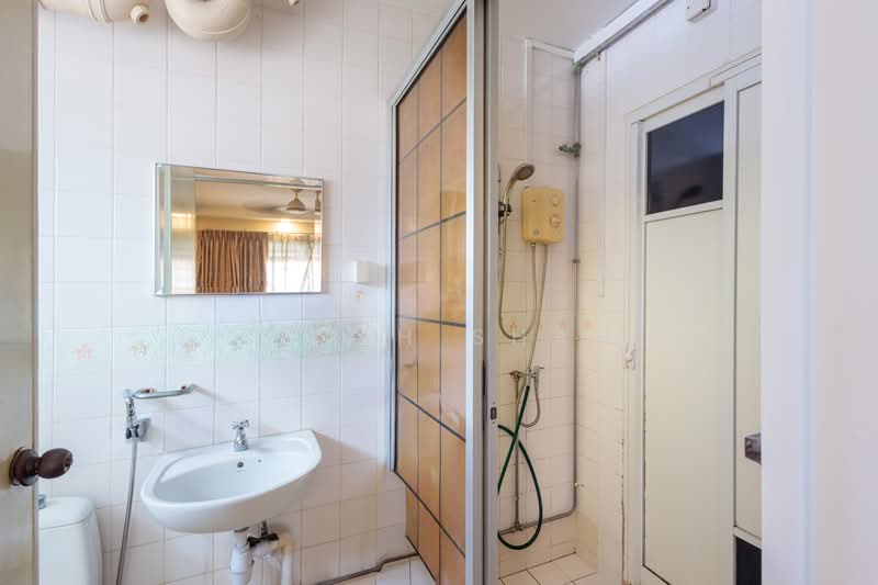 161 Pasir Ris Street 13, 161 Pasir Ris Street 13, 4 Bedrooms, 1,615 sqft, HDB Flat For Sale, by Sesth Shah, 500123191 - Bathroom - PropertyGuru.com.sg