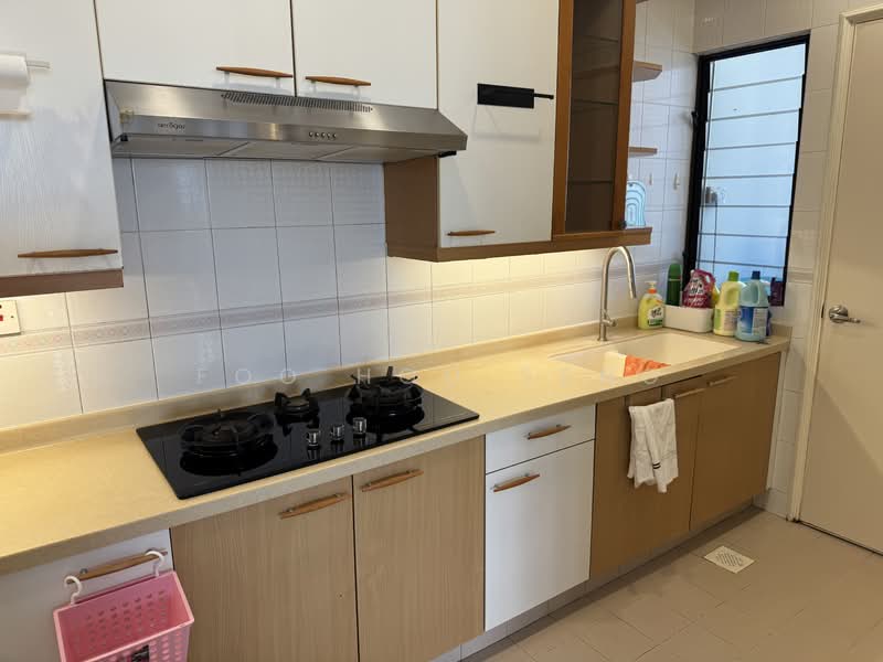 Richmond Park, 3 Bideford Road, 2 Bedrooms, 1,012 sqft, Condominium For Rent, by Foo Hoo Seng, 500123202 - Kitchen - PropertyGuru.com.sg