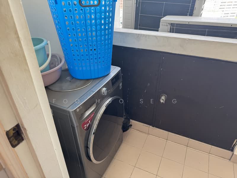 Richmond Park, 3 Bideford Road, 2 Bedrooms, 1,012 sqft, Condominium For Rent, by Foo Hoo Seng, 500123202 - Balcony - PropertyGuru.com.sg