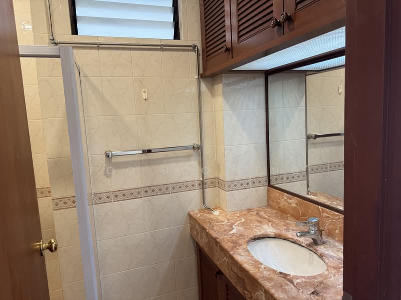 Richmond Park, 3 Bideford Road, 2 Bedrooms, 1,012 sqft, Condominium For Rent, by Foo Hoo Seng, 500123202 - Bathroom - PropertyGuru.com.sg