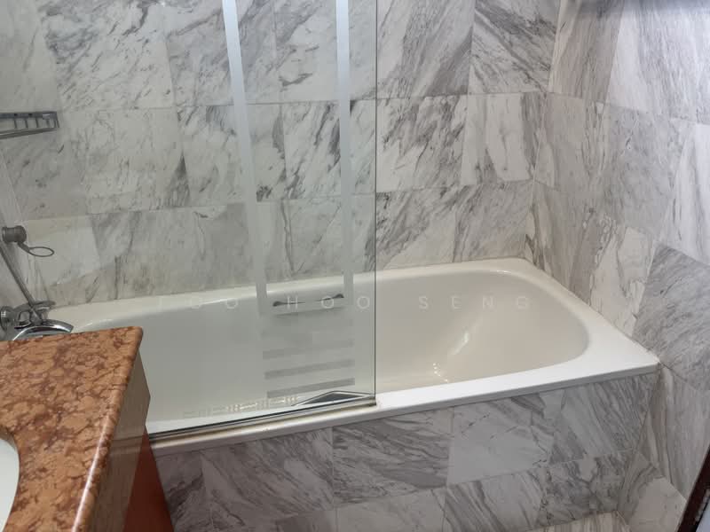 Richmond Park, 3 Bideford Road, 2 Bedrooms, 1,012 sqft, Condominium For Rent, by Foo Hoo Seng, 500123202 - Bathroom - PropertyGuru.com.sg