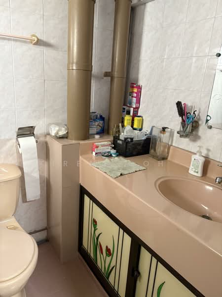 762 Bedok Reservoir View, 762 Bedok Reservoir View, 3 Bedrooms, 1,238 sqft, HDB Flat For Sale, by Irene Goh, 500123203 - Bathroom - PropertyGuru.com.sg