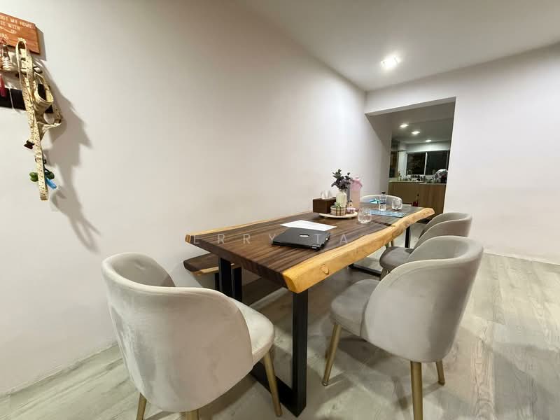 718 Bedok Reservoir Road, 718 Bedok Reservoir Road, 3 Bedrooms, 1,119 sqft, HDB Flat For Sale, by Jerry Tay, 500123204 - Dining Room - PropertyGuru.com.sg