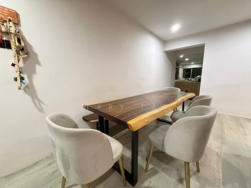 718 Bedok Reservoir Road, 718 Bedok Reservoir Road, 3 Bedrooms, 1,119 sqft, HDB Flat For Sale, by Jerry Tay, 500123204 - Dining Room - PropertyGuru.com.sg