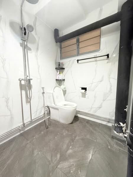718 Bedok Reservoir Road, 718 Bedok Reservoir Road, 3 Bedrooms, 1,119 sqft, HDB Flat For Sale, by Jerry Tay, 500123204 - Bathroom - PropertyGuru.com.sg