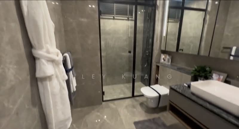 Boulevard 88, 86 Orchard Boulevard, 3 Bedrooms, 1,313 sqft, Condominium For Sale, by Paley Kuang, 500123240 - Bathroom - PropertyGuru.com.sg