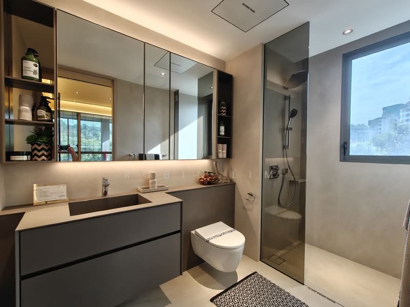 CCR New Mix Development, , 3 Bedrooms, 990 sqft, Condominium For Sale, by Robin Lim, 500123265 - Bathroom - PropertyGuru.com.sg
