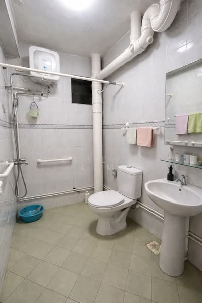 Stellar @ Tampines, 12 Tampines North Drive 4, 1,000 sqft, Factory / Workshop (B2) For Rent, by Jeslyn Lim, 500123269 - Bathroom - CommercialGuru.com.sg