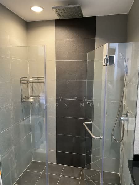 The Mayfair, 1 Jurong East Street 32, 3 Bedrooms, 1,313 sqft, Condominium For Rent, by May Pak Kwon Mei, 500123315 - Bathroom - PropertyGuru.com.sg