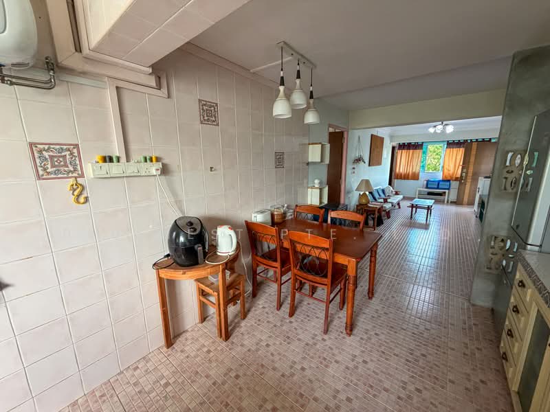 30 Marine Crescent, 30 Marine Crescent, 2 Bedrooms, 818 sqft, HDB Flat For Sale, by KENNETH CHUA, 500123354 - Kitchen - PropertyGuru.com.sg