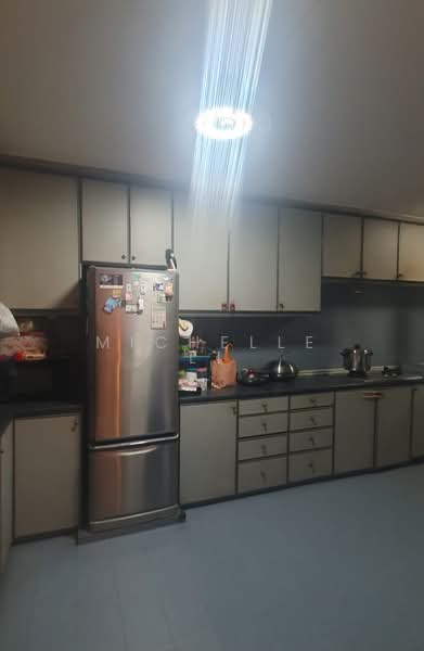 243 Bukit Batok East Avenue 5, 243 Bukit Batok East Avenue 5, 3 Bedrooms, 1,302 sqft, HDB Flat For Sale, by Michelle Li, 500123399 - Kitchen - PropertyGuru.com.sg