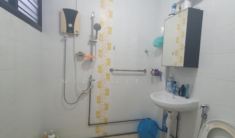 243 Bukit Batok East Avenue 5, 243 Bukit Batok East Avenue 5, 3 Bedrooms, 1,302 sqft, HDB Flat For Sale, by Michelle Li, 500123399 - Bathroom - PropertyGuru.com.sg