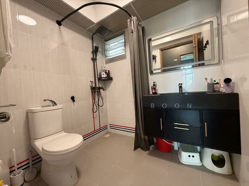 422B Northshore Dr, 422B Northshore Dr, 3 Bedrooms, 1,001 sqft, HDB Flat For Sale, by Yeo Tong Boon, 500123409 - Bathroom - PropertyGuru.com.sg