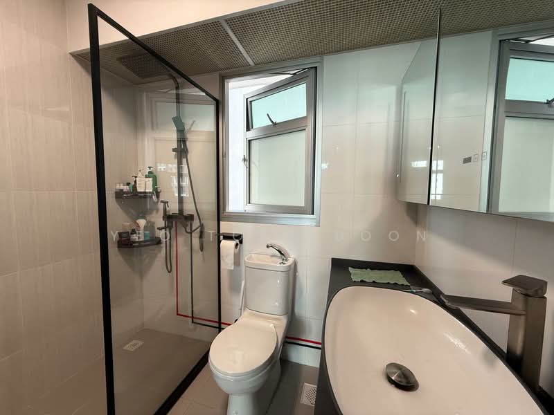 422B Northshore Dr, 422B Northshore Dr, 3 Bedrooms, 1,001 sqft, HDB Flat For Sale, by Yeo Tong Boon, 500123409 - Bathroom - PropertyGuru.com.sg