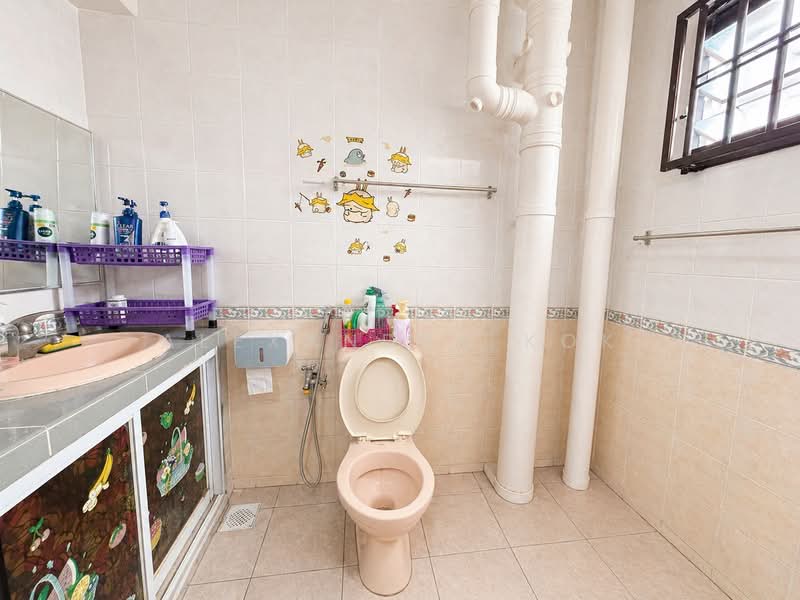 200A Sengkang East Road, 200A Sengkang East Road, 3 Bedrooms, 1,184 sqft, HDB Flat For Sale, by Alexandra Kok, 500123422 - Bathroom - PropertyGuru.com.sg