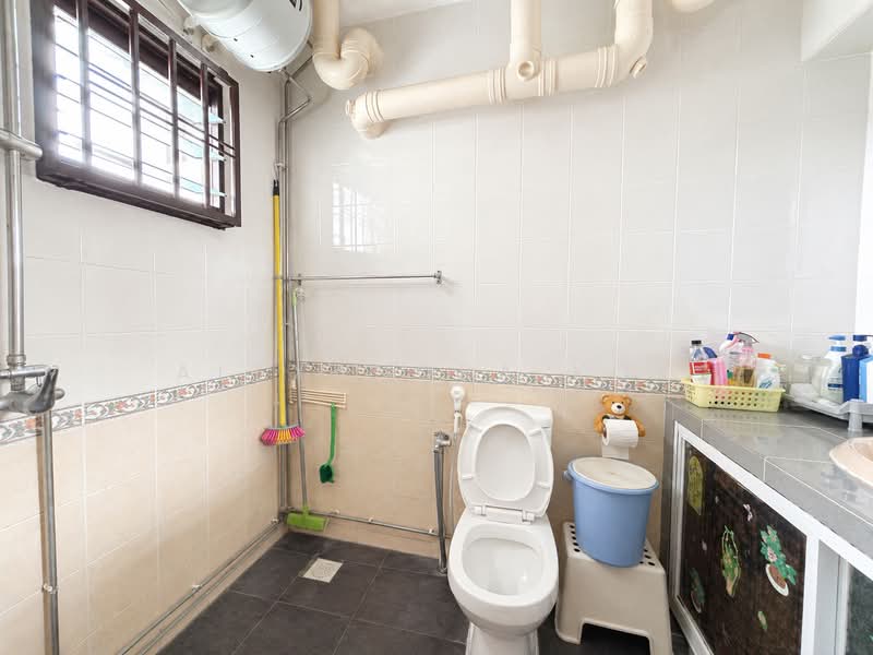 200A Sengkang East Road, 200A Sengkang East Road, 3 Bedrooms, 1,184 sqft, HDB Flat For Sale, by Alexandra Kok, 500123422 - Bathroom - PropertyGuru.com.sg