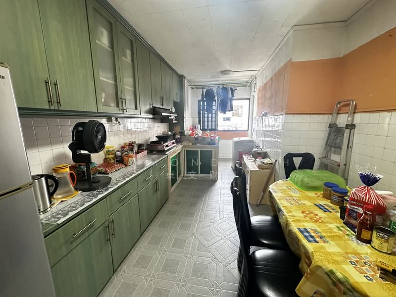 163 Bukit Batok Street 11, 163 Bukit Batok Street 11, 2 Bedrooms, 785 sqft, HDB Flat For Sale, by Desmond Toh (卓文财), 500123434 - Kitchen - PropertyGuru.com.sg