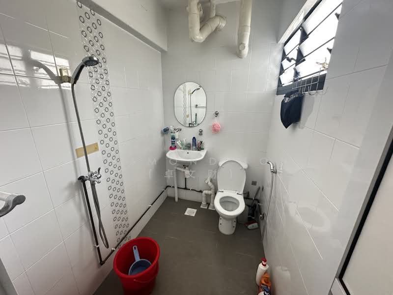 163 Bukit Batok Street 11, 163 Bukit Batok Street 11, 2 Bedrooms, 785 sqft, HDB Flat For Sale, by Desmond Toh (卓文财), 500123434 - Bathroom - PropertyGuru.com.sg