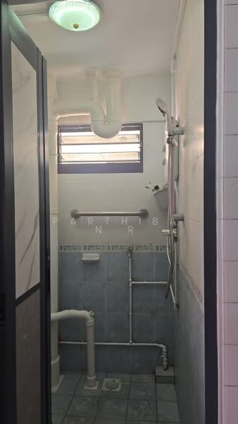 1 Jalan Bukit Merah, 1 Jalan Bukit Merah, 3 Bedrooms, 688 sqft, HDB Flat For Sale, by Parthiban R, 500123457 - Bathroom - PropertyGuru.com.sg