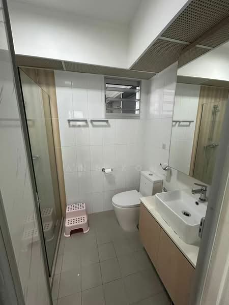 446A Bukit Batok West Avenue 8, 446A Bukit Batok West Avenue 8, 3 Bedrooms, 990 sqft, HDB Flat For Sale, by Ann Koh, 500123490 - Bathroom - PropertyGuru.com.sg