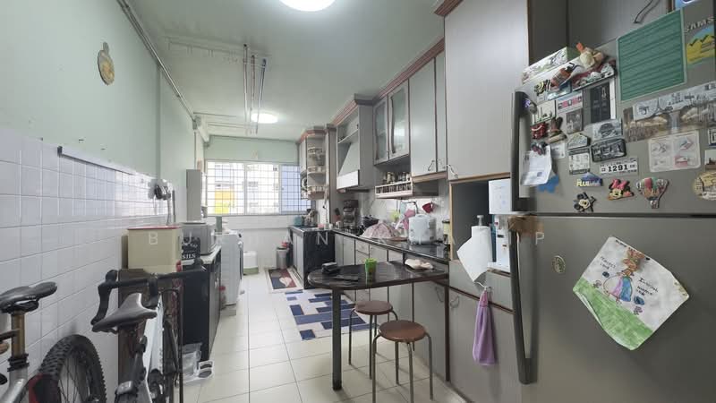 689 Hougang Street 61, 689 Hougang Street 61, 3 Bedrooms, 1,119 sqft, HDB Flat For Sale, by Burhan Khalip, 500123493 - Kitchen - PropertyGuru.com.sg