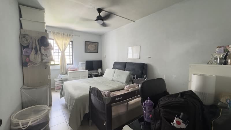 689 Hougang Street 61, 689 Hougang Street 61, 3 Bedrooms, 1,119 sqft, HDB Flat For Sale, by Burhan Khalip, 500123493 - Bedroom - PropertyGuru.com.sg