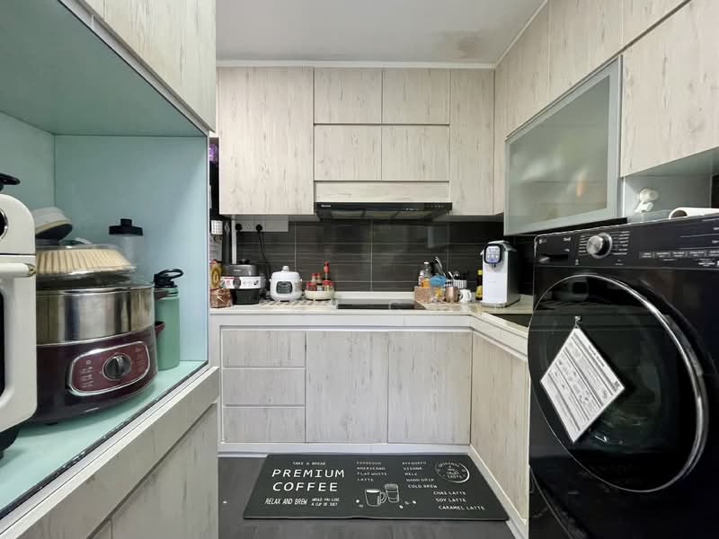 535 Bukit Batok Street 52, 535 Bukit Batok Street 52, 4 Bedrooms, 1,572 sqft, HDB Flat For Sale, by Jason Chan, 500123501 - Kitchen - PropertyGuru.com.sg