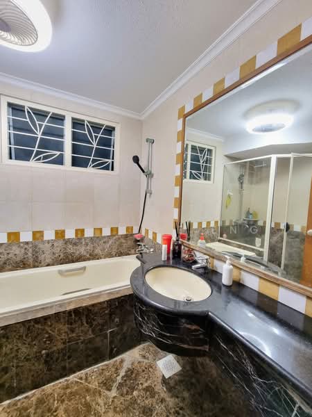 Guilin View, 26 Bukit Batok Street 52, 3 Bedrooms, 1,259 sqft, Condominium For Sale, by Angeline Eng, 500123502 - Bathroom - PropertyGuru.com.sg