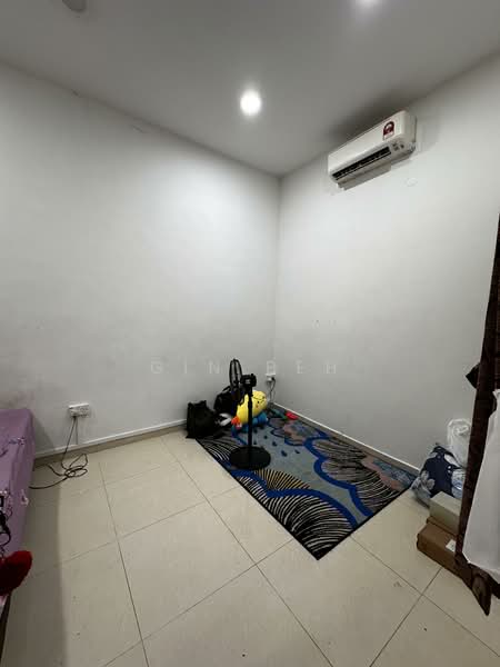Toh Estate, Toh Drive, 2 Bedrooms, 2,000 sqft, Terraced House For Sale, by Gin Peh, 500123504 - Interior - PropertyGuru.com.sg
