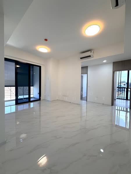 K Suites, 21 Lorong K Telok Kurau, 4 Bedrooms, 1,076 sqft, Apartment For Sale, by Quintino Cassano Lee, 500123511 - Living Room - PropertyGuru.com.sg