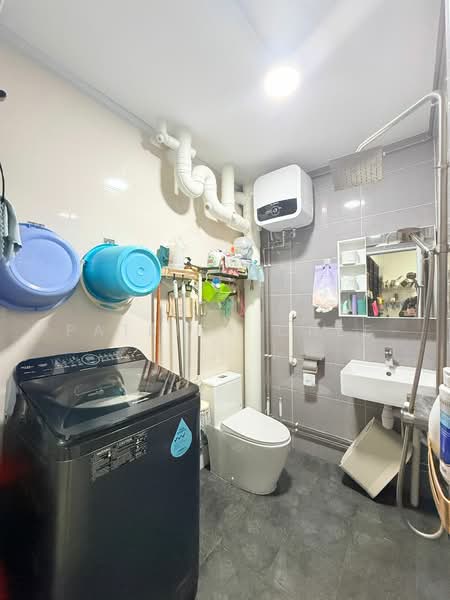 943 Jurong West Street 91, 943 Jurong West Street 91, 4 Bedrooms, 1,421 sqft, HDB Flat For Sale, by Patrick Chee, 500123526 - Bathroom - PropertyGuru.com.sg