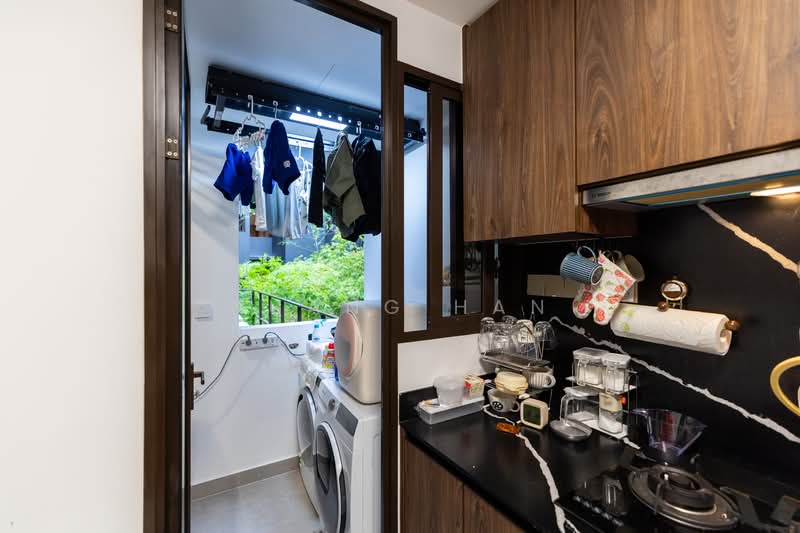 The Commodore, 59 Canberra Drive, 4 Bedrooms, 1,184 sqft, Condominium For Sale, by Huang Han, 500123534 - Kitchen - PropertyGuru.com.sg