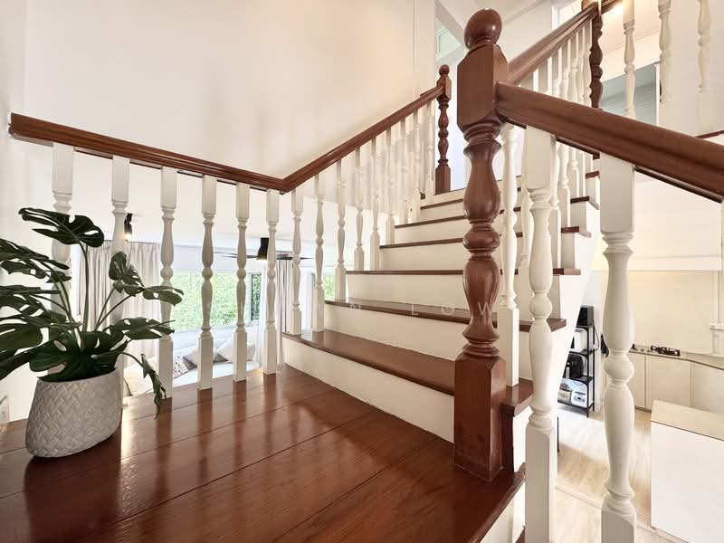 858 Tampines Avenue 5, 858 Tampines Avenue 5, 4 Bedrooms, 1,572 sqft, HDB Flat For Sale, by Shawn Low, 500123543 - Staircase - PropertyGuru.com.sg