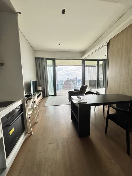 OUE Twin Peaks, 33 Leonie Hill Road, 1 Bedroom, 570 sqft, Condominium For Sale, by Renee Sim, 500123574 - Living Room - PropertyGuru.com.sg