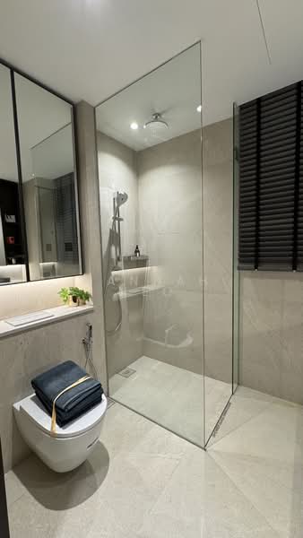 Springleaf Residence, 811 Upper Thomson Road, 5 Bedrooms, 1,453 sqft, Condominium For Sale, by Hannah Neo, 500123576 - Bathroom - PropertyGuru.com.sg