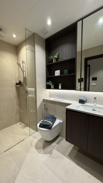 Springleaf Residence, 811 Upper Thomson Road, 5 Bedrooms, 1,453 sqft, Condominium For Sale, by Hannah Neo, 500123576 - Bathroom - PropertyGuru.com.sg