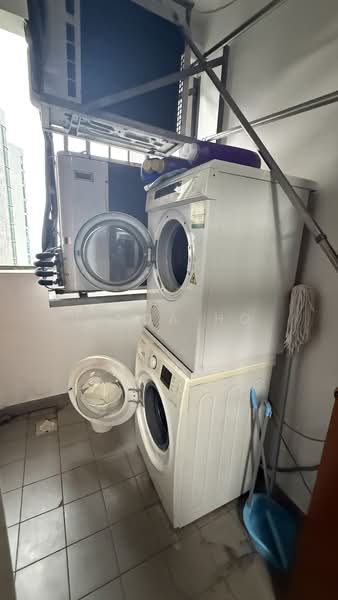 Parc Oasis, 35 Jurong East Avenue 1, Room Rental, 80 sqft, Condominium For Rent, by Linda Ho, 500123577 - Balcony - PropertyGuru.com.sg