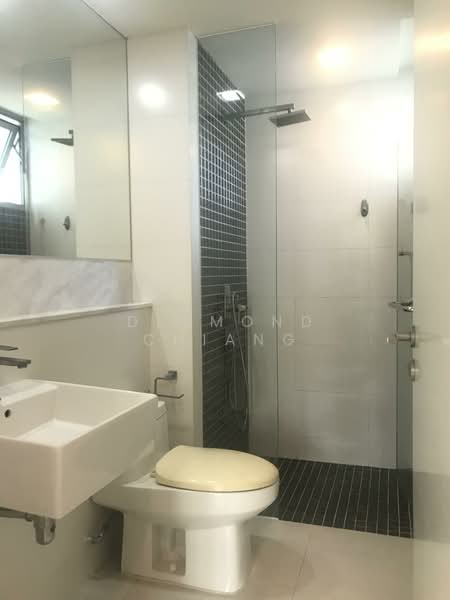 Ferraria Park Condo, 28 Flora Drive, 3 Bedrooms, 1,249 sqft, Condominium For Sale, by Desmond Chiang, 500123584 - Bathroom - PropertyGuru.com.sg