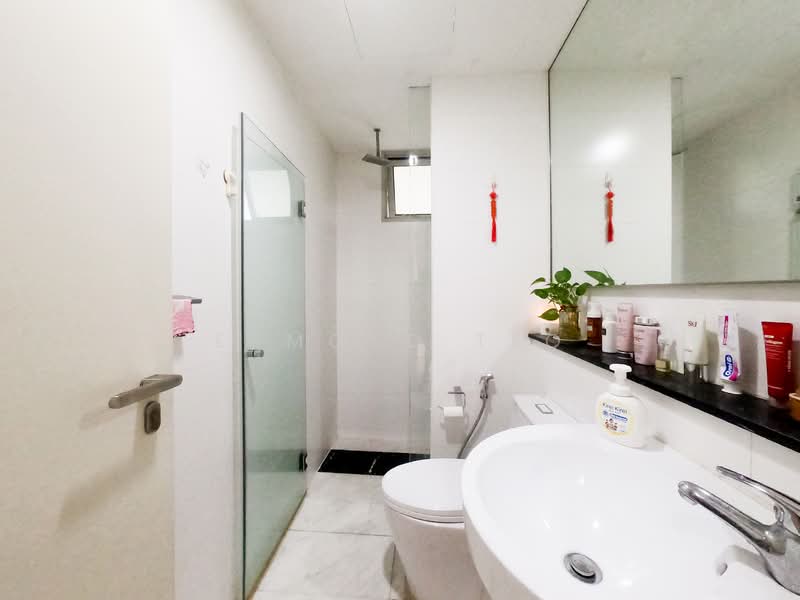 The Centris, 65 Jurong West Central 3, 2 Bedrooms, 969 sqft, Apartment For Rent, by Esmond Teo, 500123594 - Bathroom - PropertyGuru.com.sg