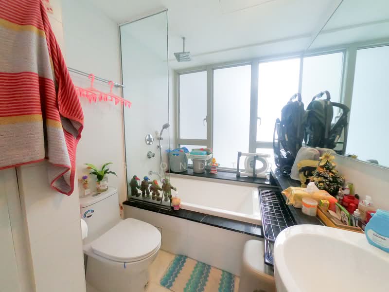 The Centris, 65 Jurong West Central 3, 2 Bedrooms, 969 sqft, Apartment For Rent, by Esmond Teo, 500123594 - Bathroom - PropertyGuru.com.sg