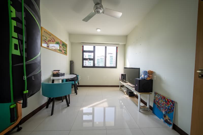 122A Punggol Edge, 122A Edgedale Plains, 3 Bedrooms, 1,001 sqft, HDB Flat For Sale, by KENNETH CHUA, 500123616 - Living Room - PropertyGuru.com.sg