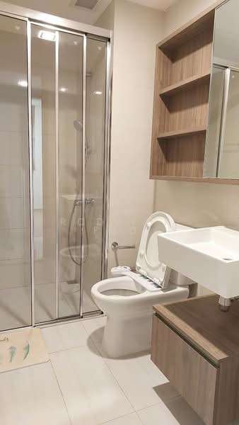 Sol Acres, 8 Choa Chu Kang Grove, 3 Bedrooms, 872 sqft, Executive Condominium For Rent, by Rodrick Foo, 500123624 - Bathroom 2 - PropertyGuru.com.sg